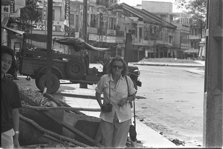  Clare Hollingworth, Daily Telegraph, Saigon, Haziran 1968. UMass Boston Digital Archives