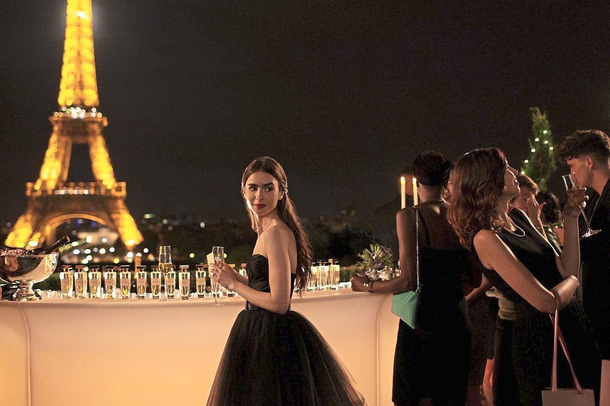 YEmily Etkisi: Emily in Paris Üstüne
